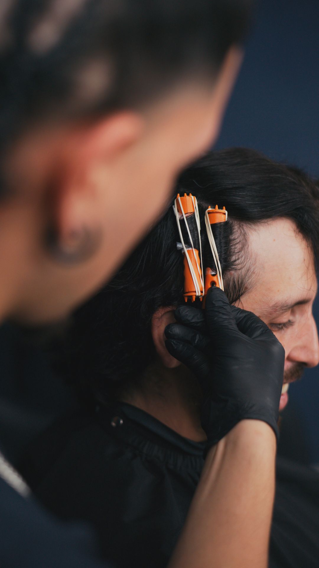 Perfilado de patillas con máquina en PULSO Barber Studios